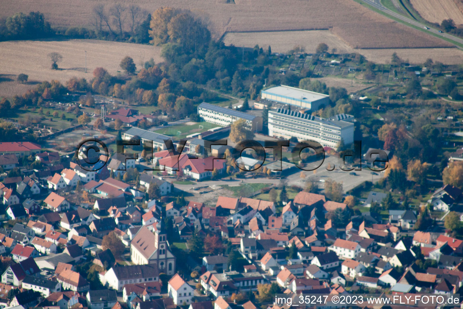 Drohnenaufname von Hagenbach im Bundesland Rheinland-Pfalz, Deutschland