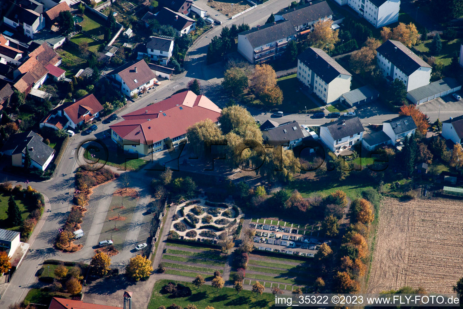 Luftbild von Hagenbach, Friedhof im Bundesland Rheinland-Pfalz, Deutschland