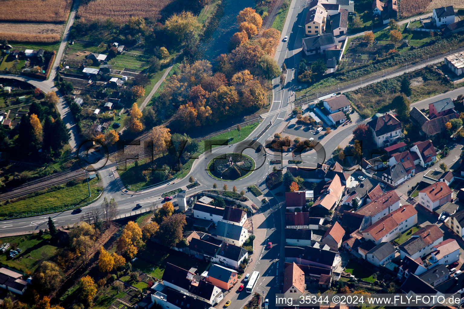 Hagenbach, Kreisel Richtung Wörth im Bundesland Rheinland-Pfalz, Deutschland