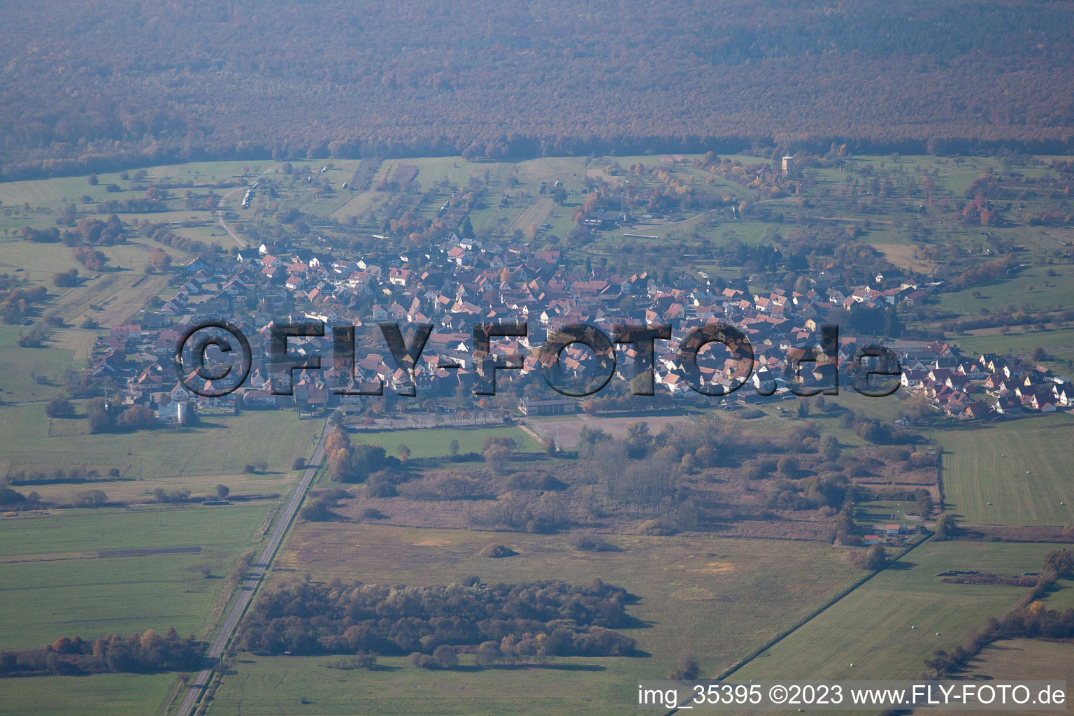 Ortsteil Büchelberg in Wörth am Rhein im Bundesland Rheinland-Pfalz, Deutschland aus der Drohnenperspektive