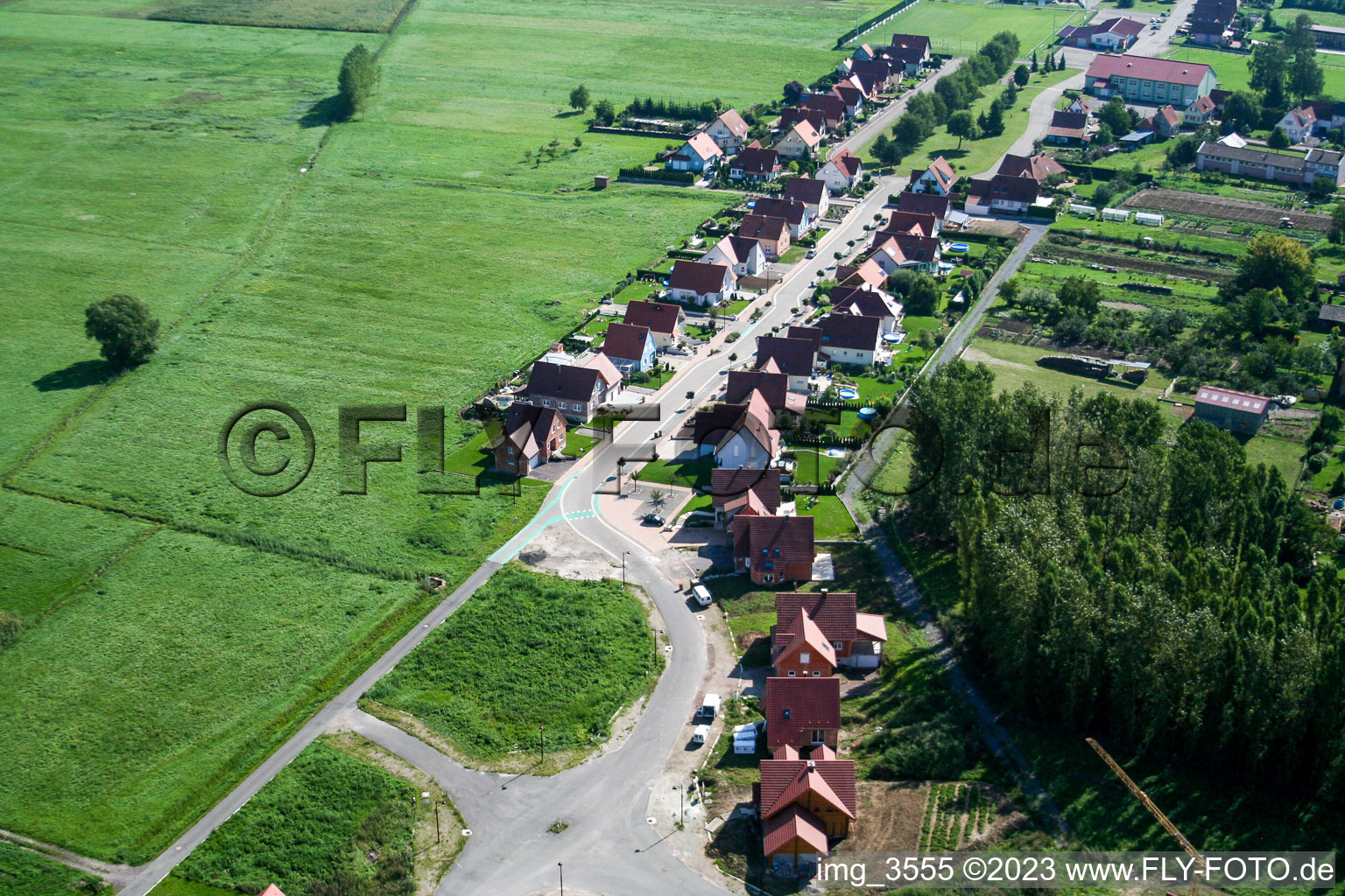 Drohnenbild von Schleithal im Bundesland Bas-Rhin, Frankreich