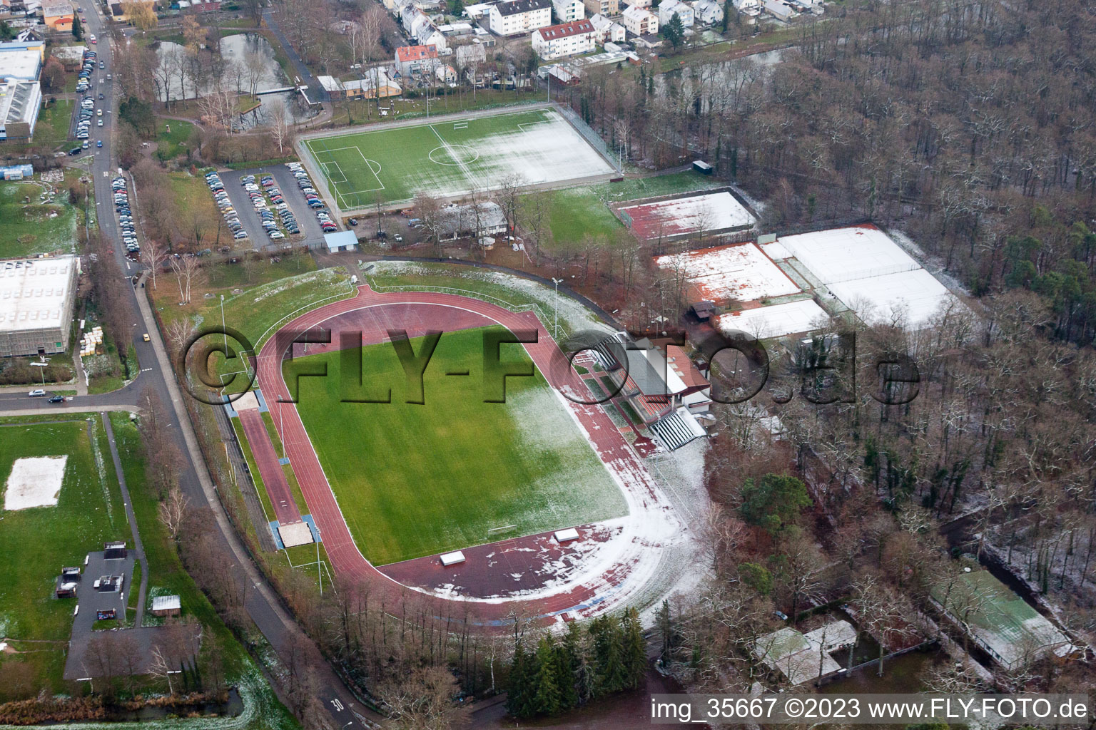 Luftaufnahme von Kandel, Bienwaldstadion im Bundesland Rheinland-Pfalz, Deutschland