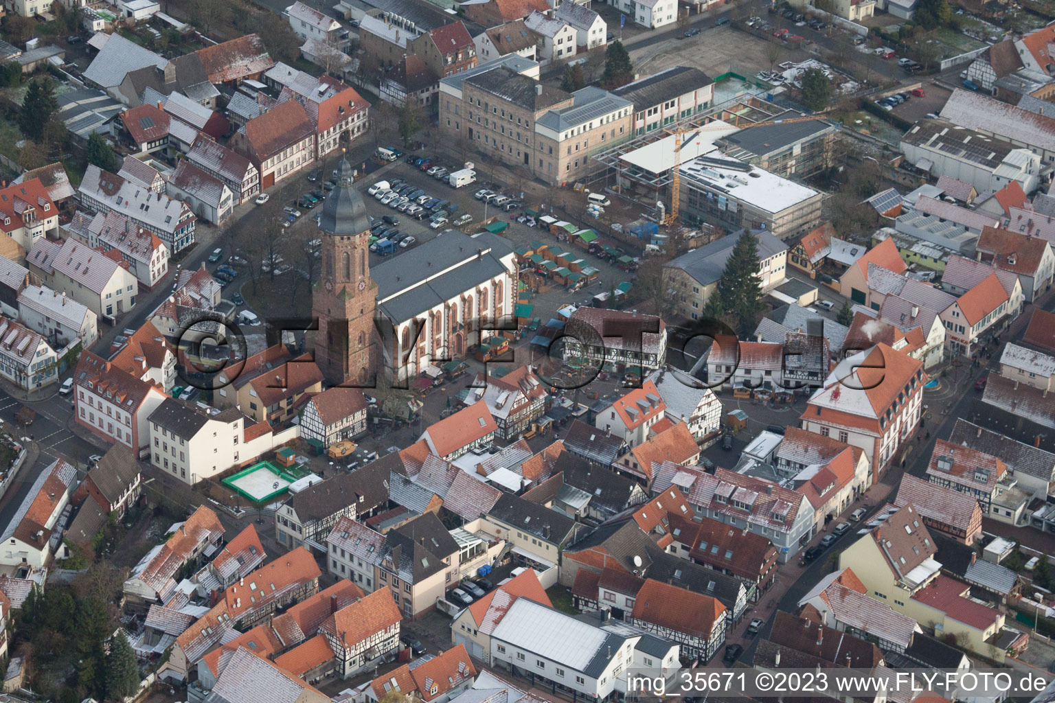 Kandel, Christkindlmarkt am Plätzl und um die St. Georgskirche im Bundesland Rheinland-Pfalz, Deutschland