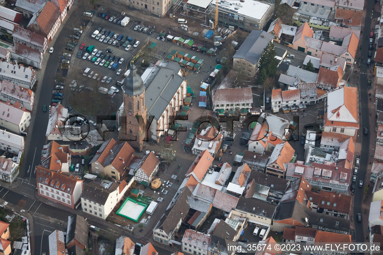 Luftbild von Kandel, Christkindlmarkt am Plätzl und um die St. Georgskirche im Bundesland Rheinland-Pfalz, Deutschland
