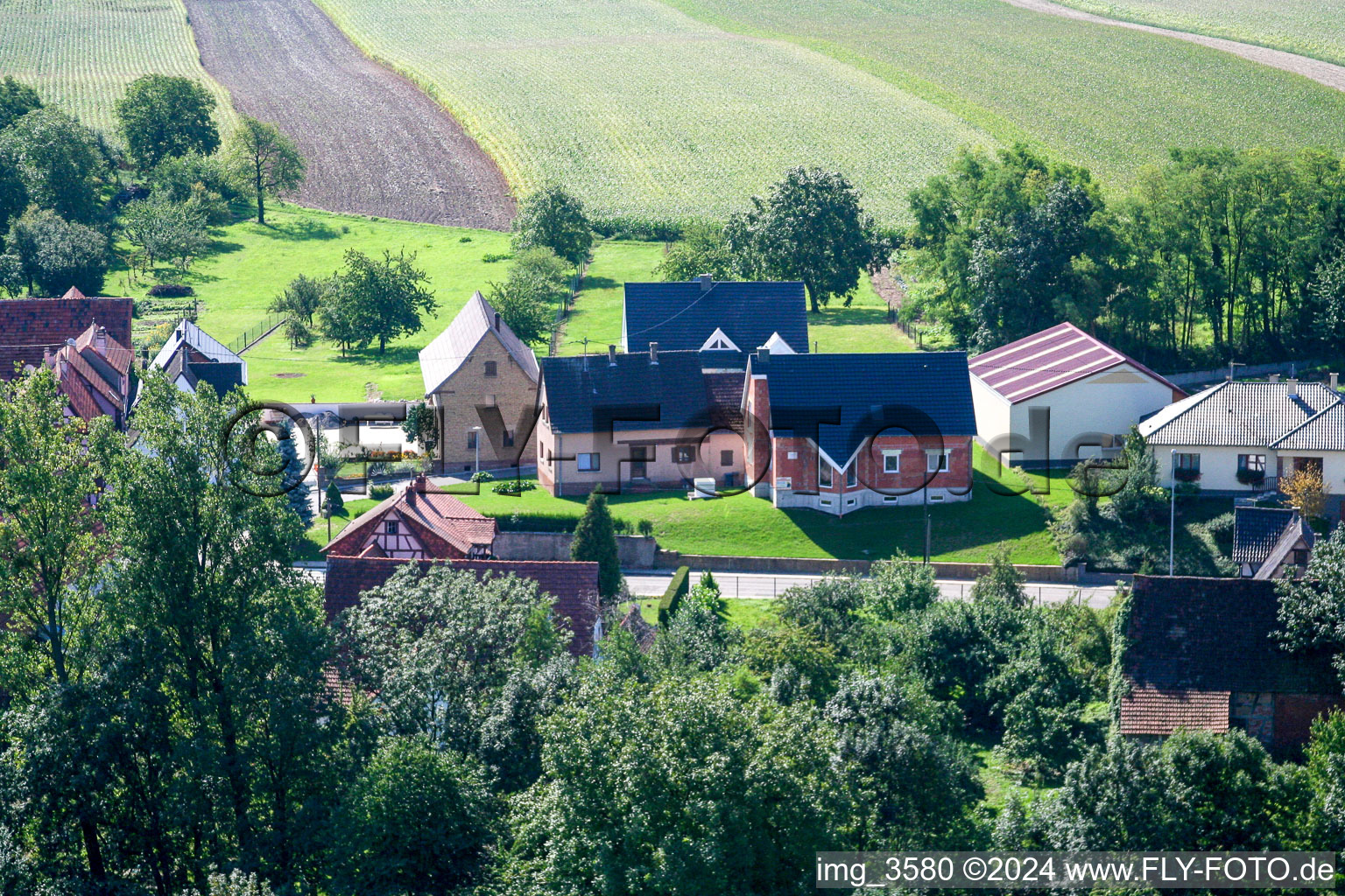 Drohnenaufname von Niederlauterbach(Elsass) im Bundesland Bas-Rhin, Frankreich