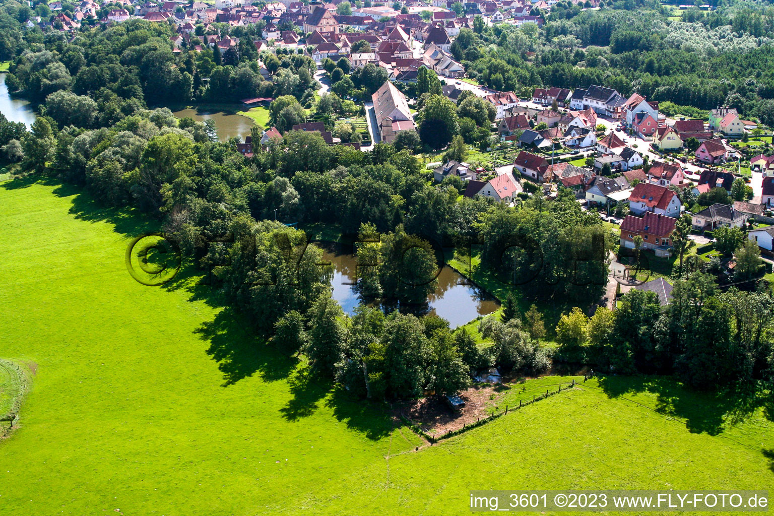 Lauterbourg(Elsass) im Bundesland Bas-Rhin, Frankreich von der Drohne aus gesehen