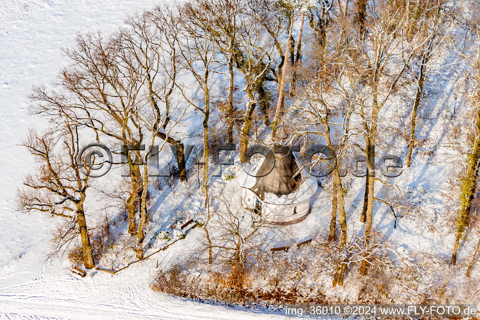 Marienkapelle im Winter bei Schnee in Herxheim bei Landau im Bundesland Rheinland-Pfalz, Deutschland