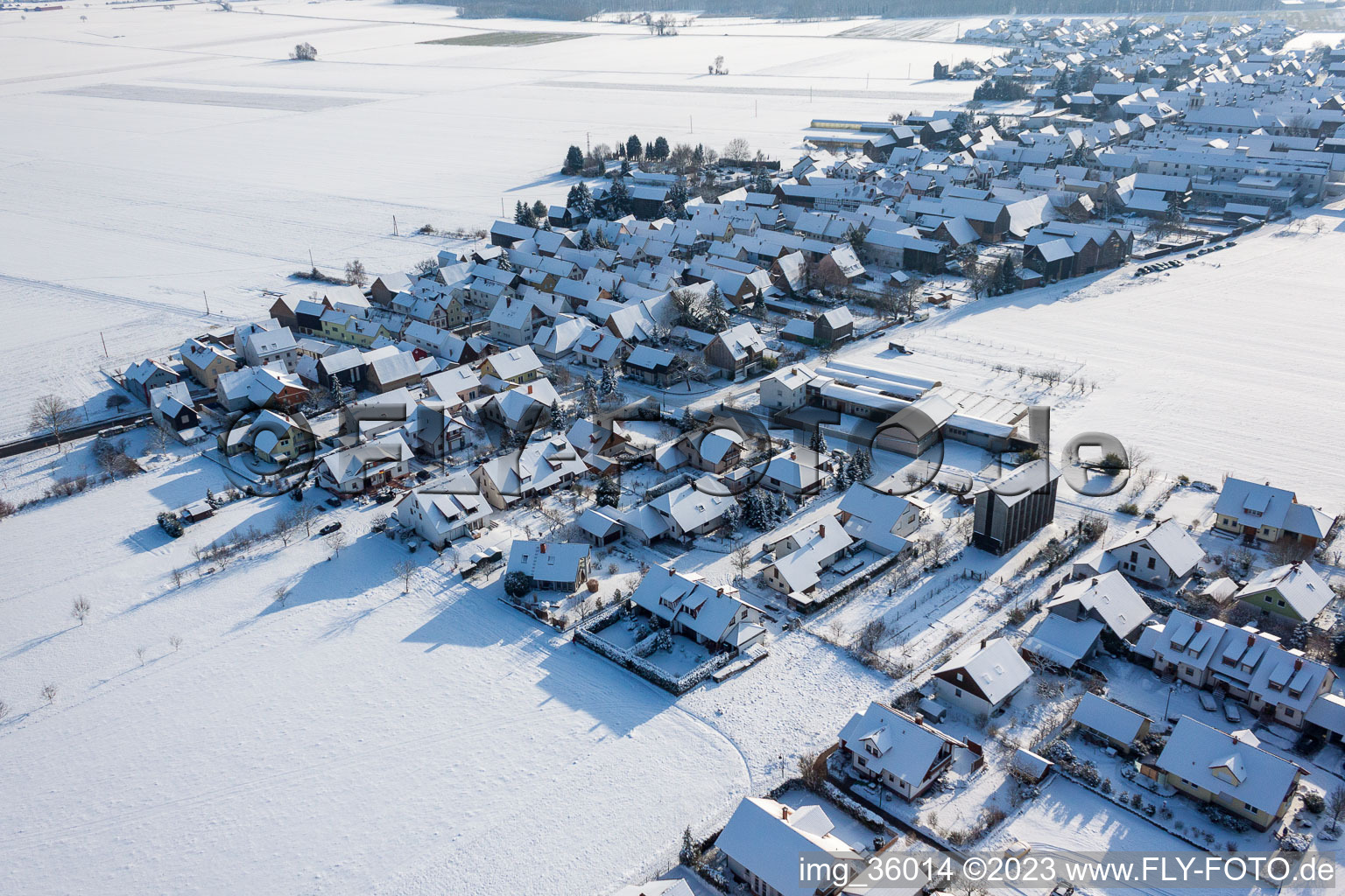 Im Winter/Schnee im Ortsteil Hayna in Herxheim bei Landau/Pfalz im Bundesland Rheinland-Pfalz, Deutschland von oben gesehen