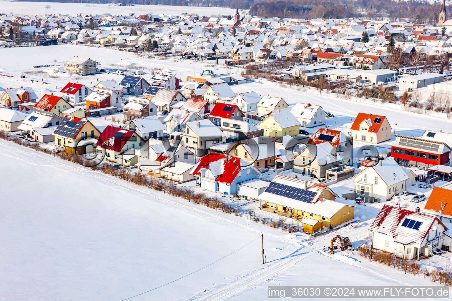 Luftbild von Neubaugebiet Brotäcker im Winter bei Schnee in Steinweiler im Bundesland Rheinland-Pfalz, Deutschland