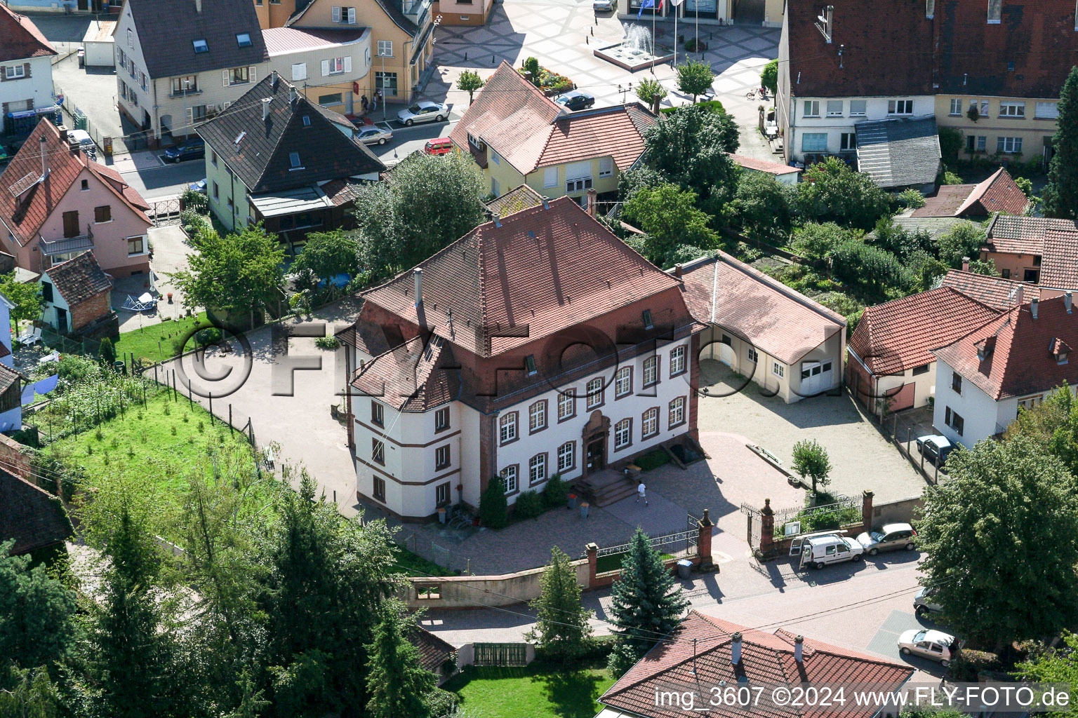 Gebäude des Jugendzentrum Home Youth And Culture M.j.c. in Lauterbourg in Grand Est im Ortsteil Neulauterburg im Bundesland Bas-Rhin, Frankreich