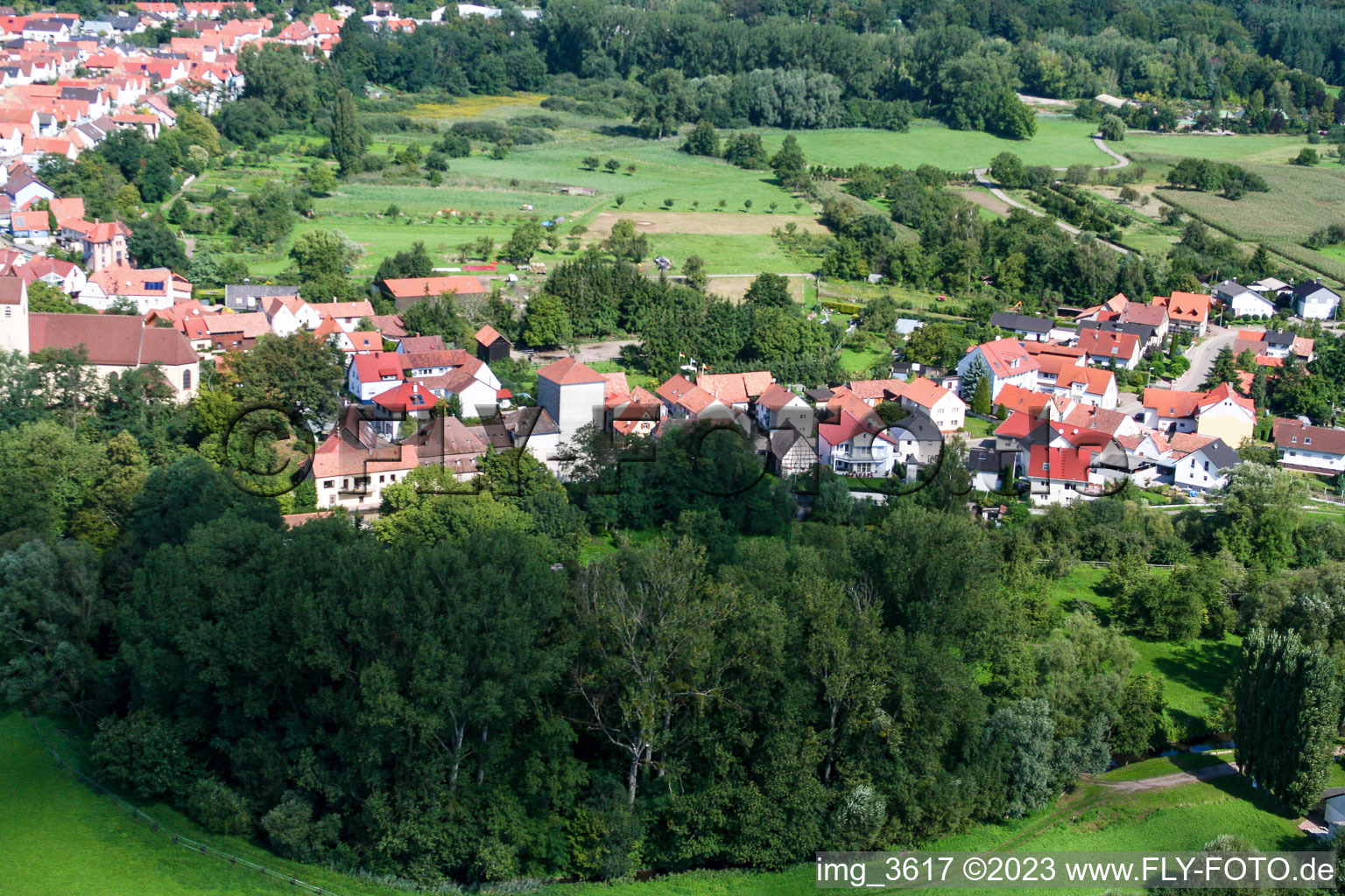 Luftaufnahme von Berg im Bundesland Rheinland-Pfalz, Deutschland