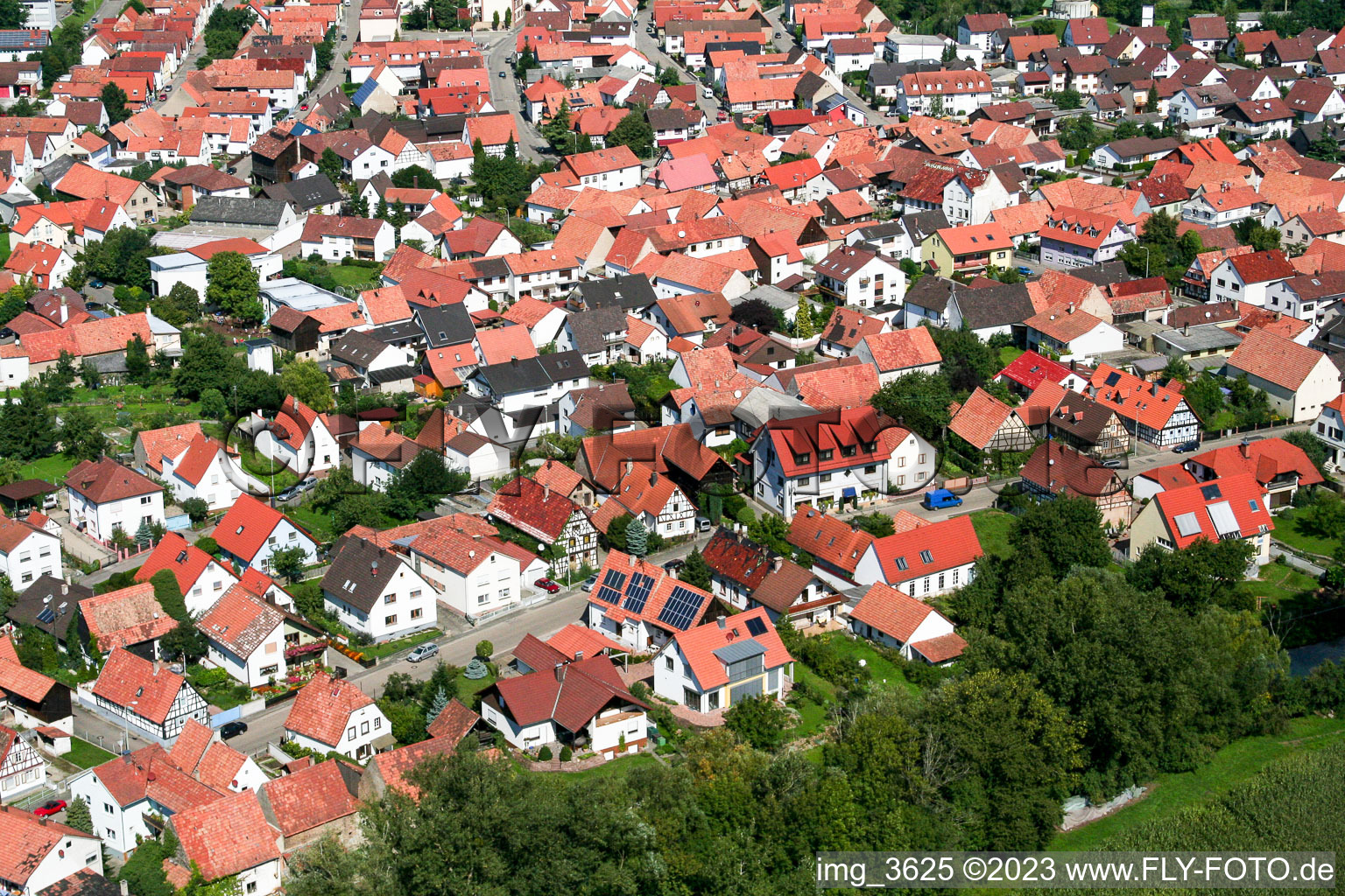Neuburg im Bundesland Rheinland-Pfalz, Deutschland von einer Drohne aus