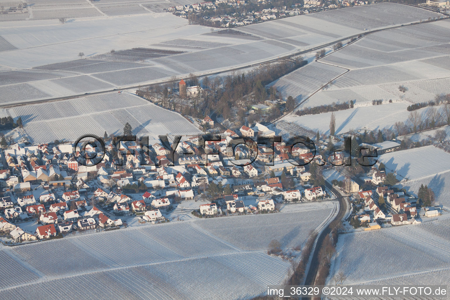 Luftbild von Im Winter im Schnee im Ortsteil Mörzheim in Landau in der Pfalz im Bundesland Rheinland-Pfalz, Deutschland