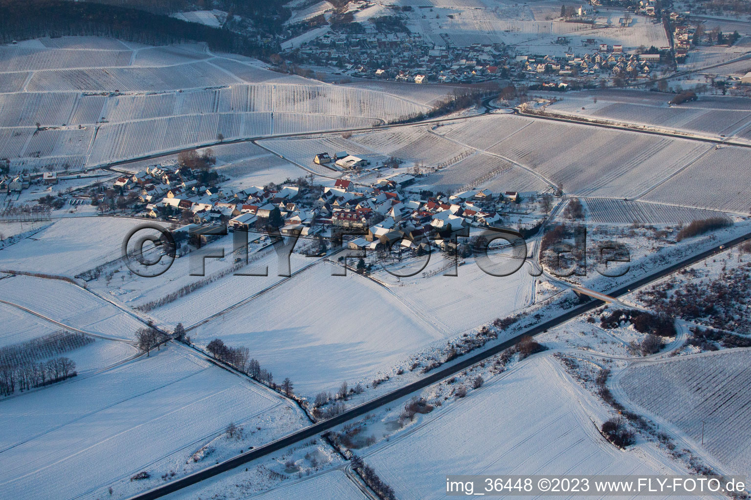 Luftbild von Im Winter im Ortsteil Oberhofen in Pleisweiler-Oberhofen im Bundesland Rheinland-Pfalz, Deutschland