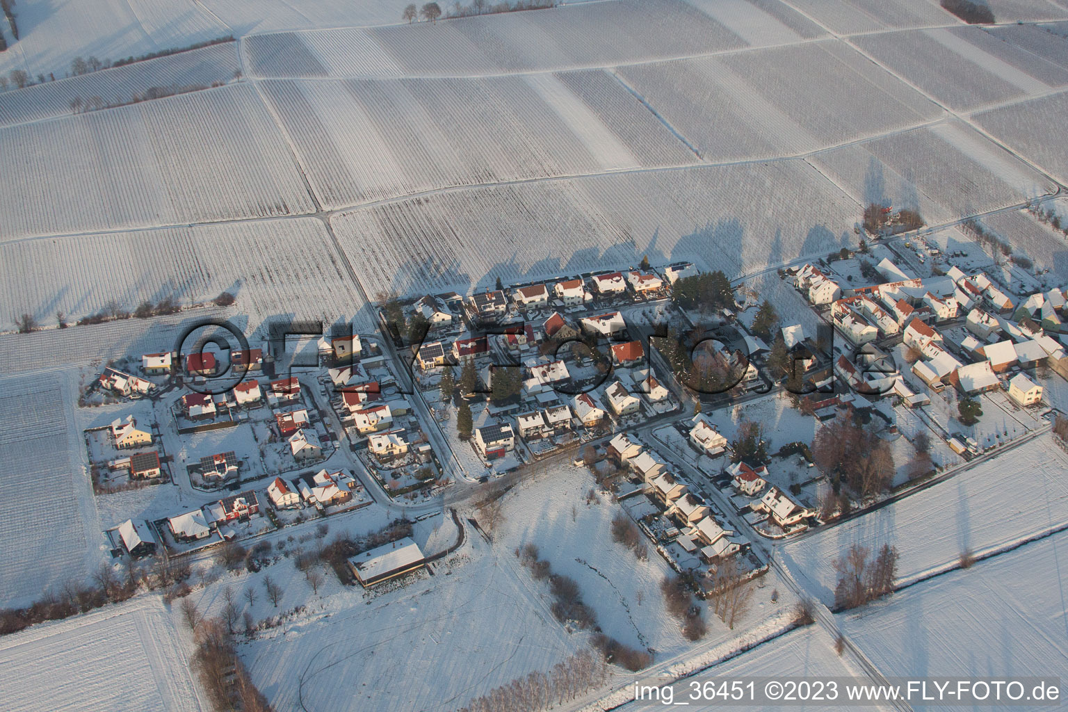 Niederhorbach im Bundesland Rheinland-Pfalz, Deutschland von der Drohne aus gesehen