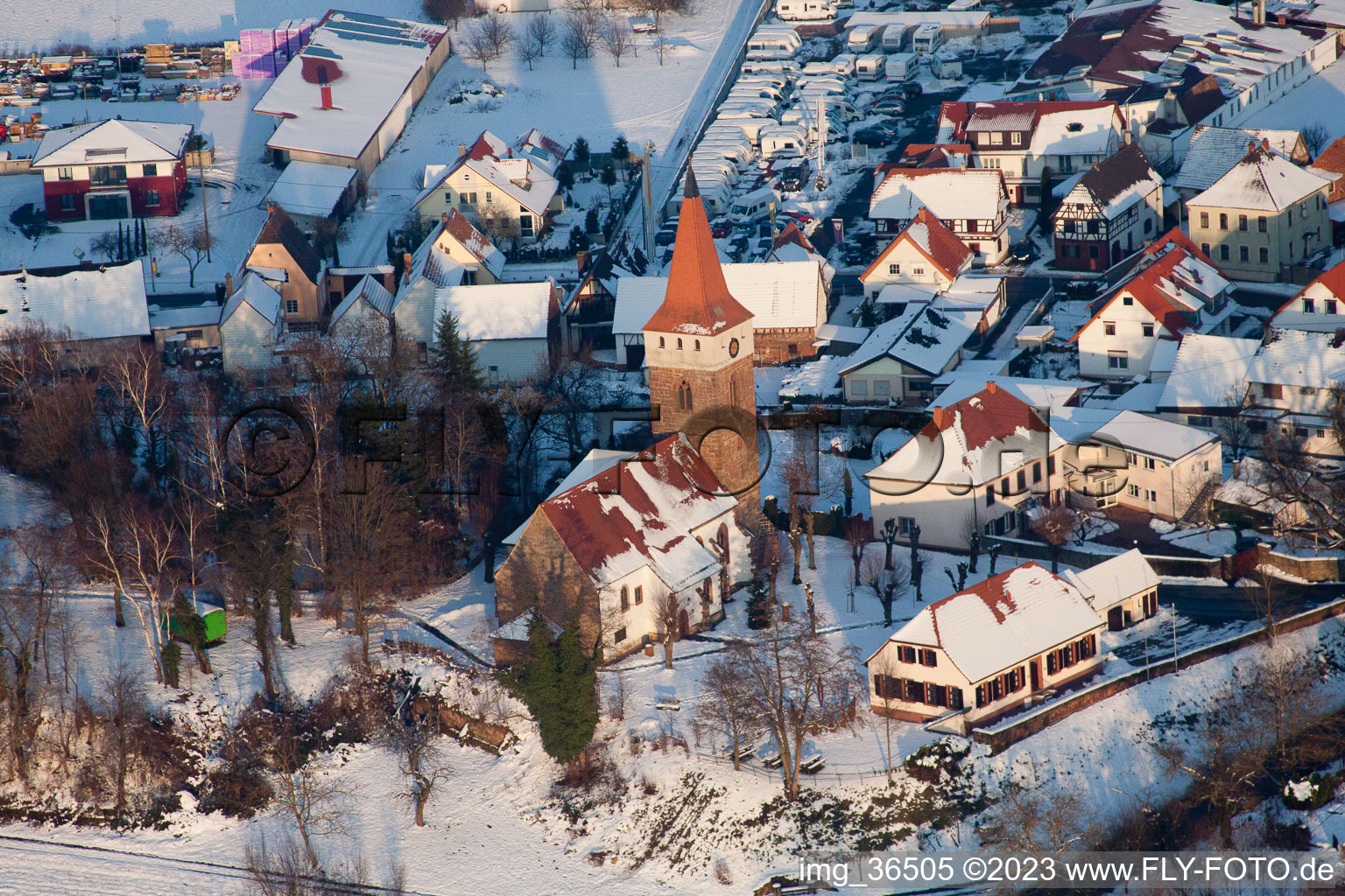 Luftbild von Minfeld, evang. Kirche im Bundesland Rheinland-Pfalz, Deutschland