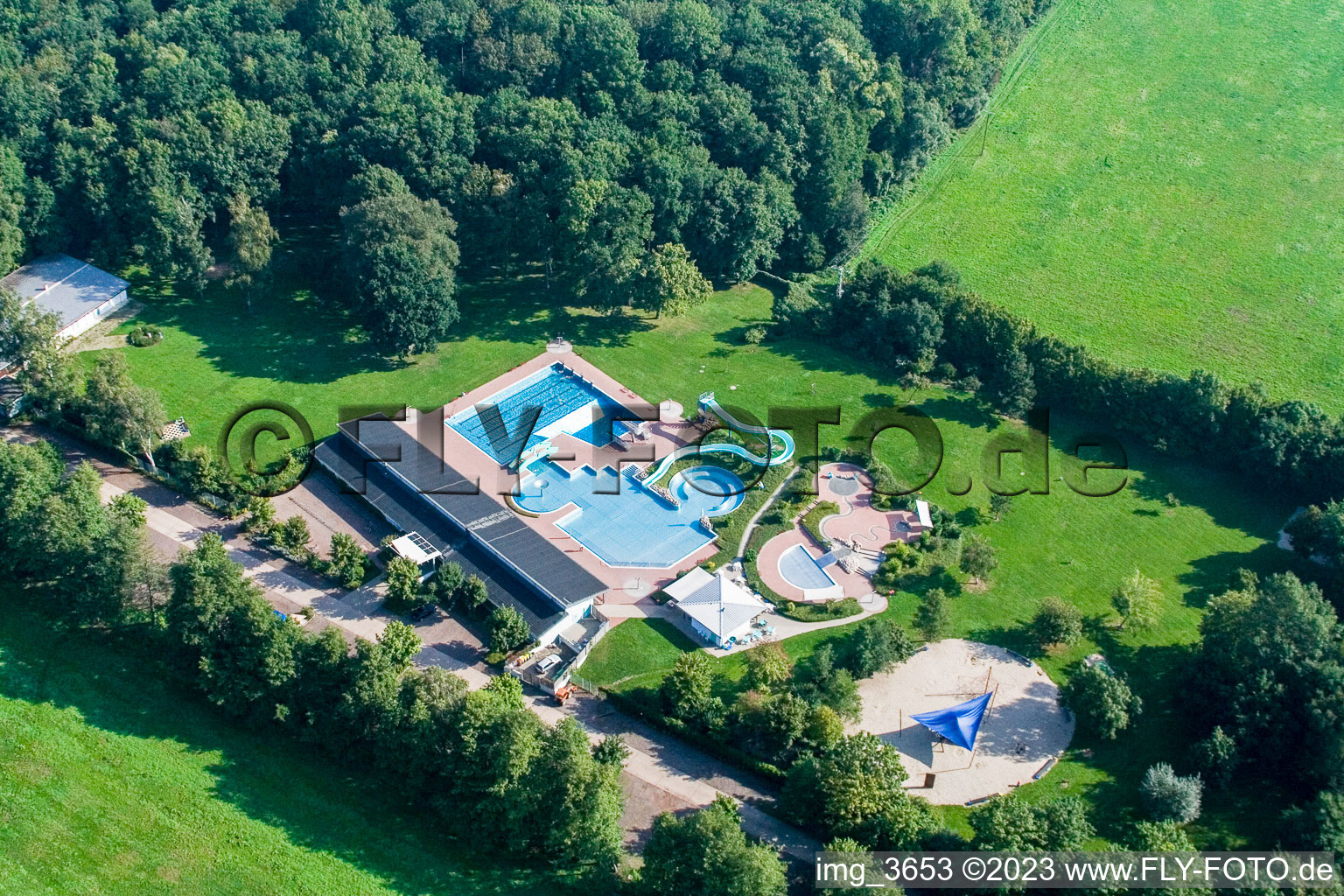 Kandel, Waldschwimmbad im Bundesland Rheinland-Pfalz, Deutschland aus der Luft