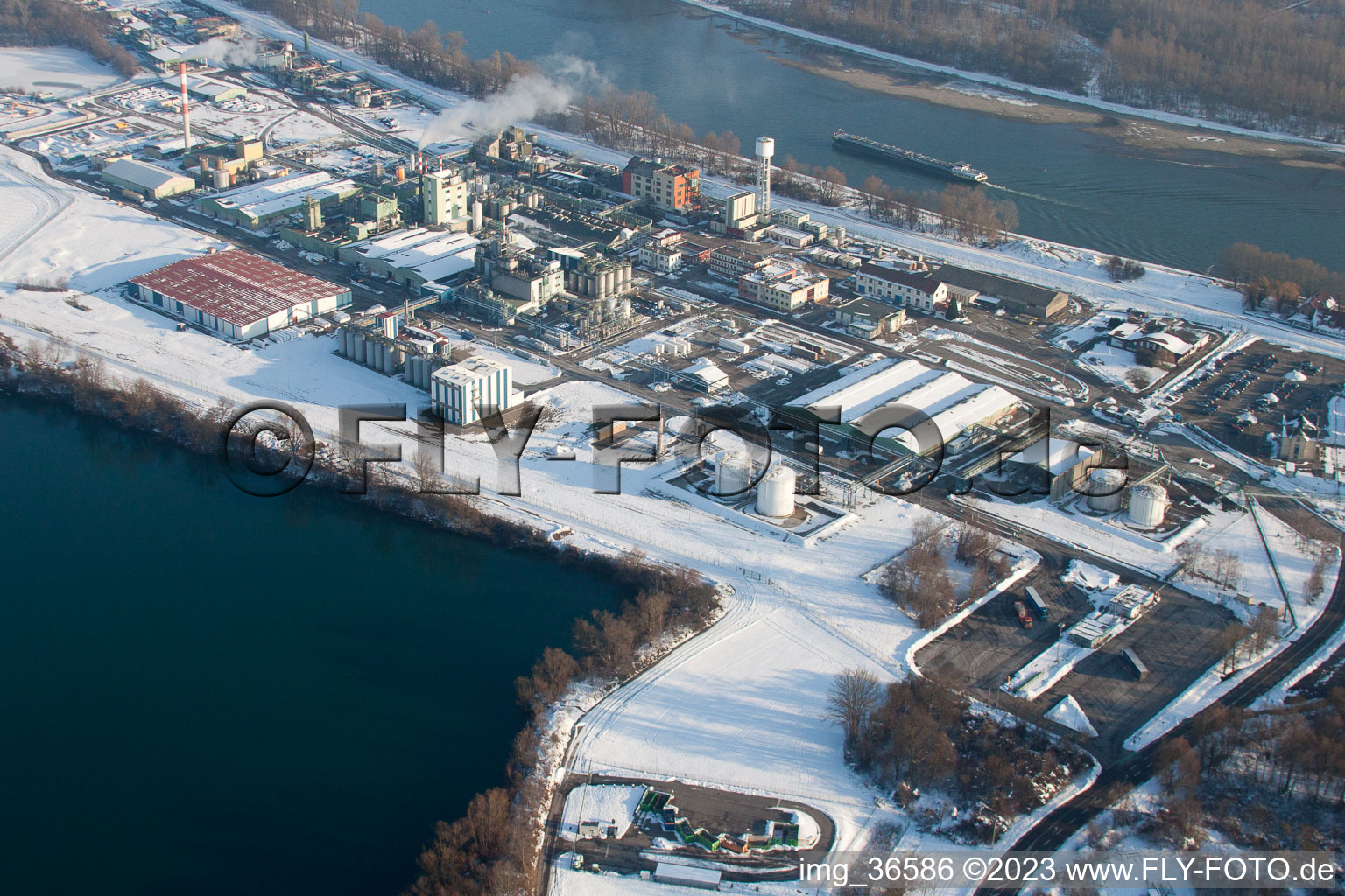 Luftbild von Lauterbourg (Elsass) Chem. Industrie am Rhein im Bundesland Bas-Rhin, Frankreich