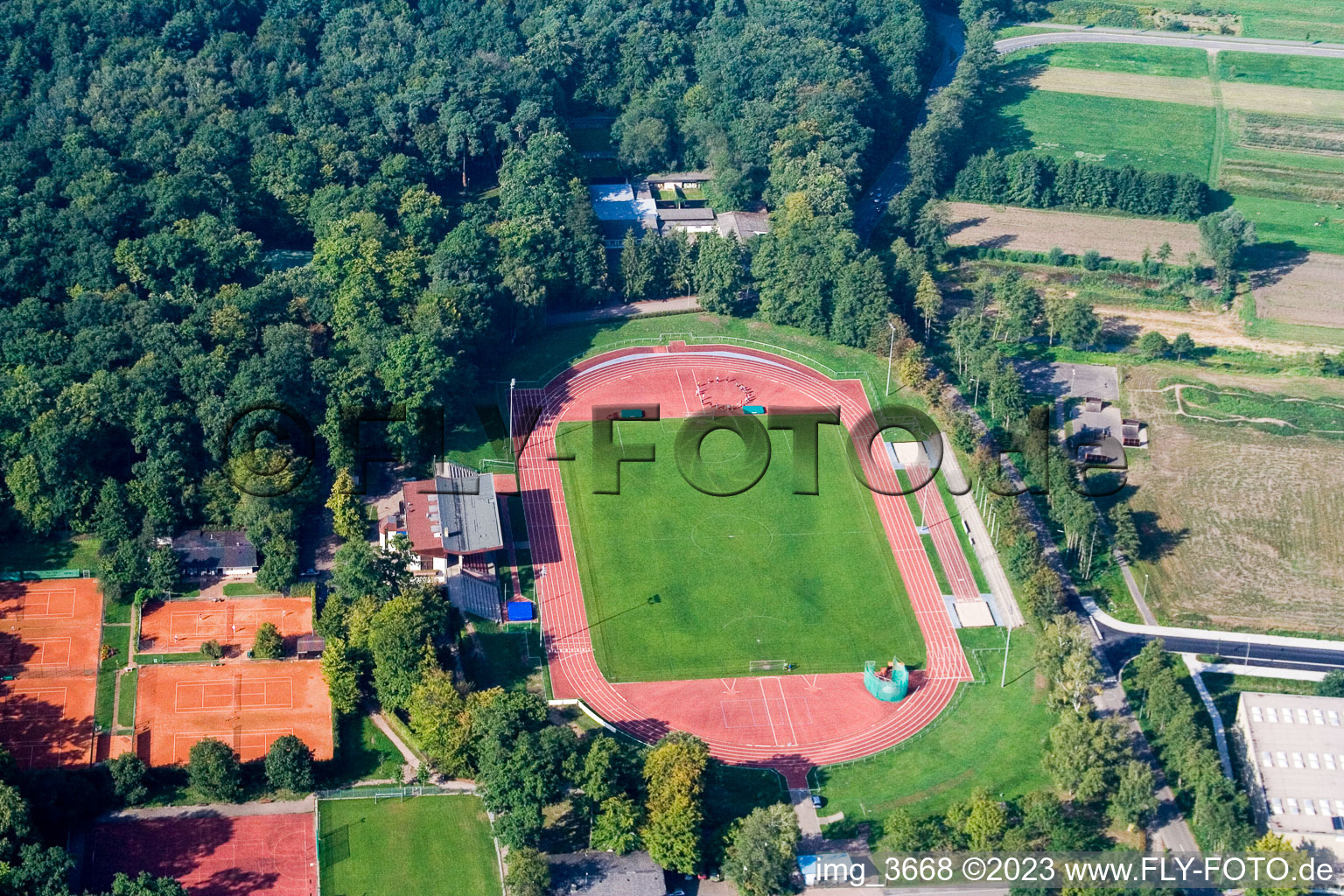 Kandel, Bienwaldstadion im Bundesland Rheinland-Pfalz, Deutschland aus der Luft
