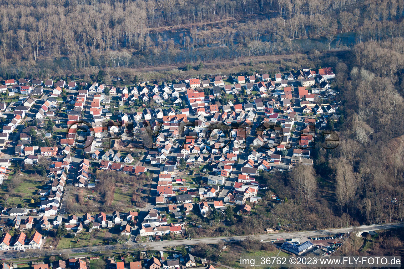 Lingenfeld im Bundesland Rheinland-Pfalz, Deutschland von der Drohne aus gesehen