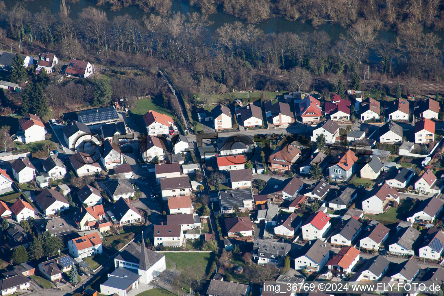 Schrägluftbild von Lingenfeld im Bundesland Rheinland-Pfalz, Deutschland