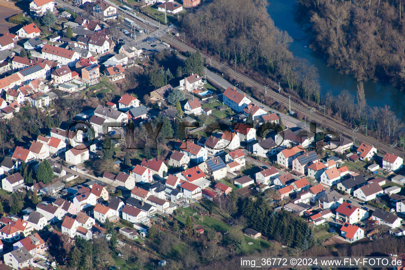 Lingenfeld im Bundesland Rheinland-Pfalz, Deutschland aus der Vogelperspektive