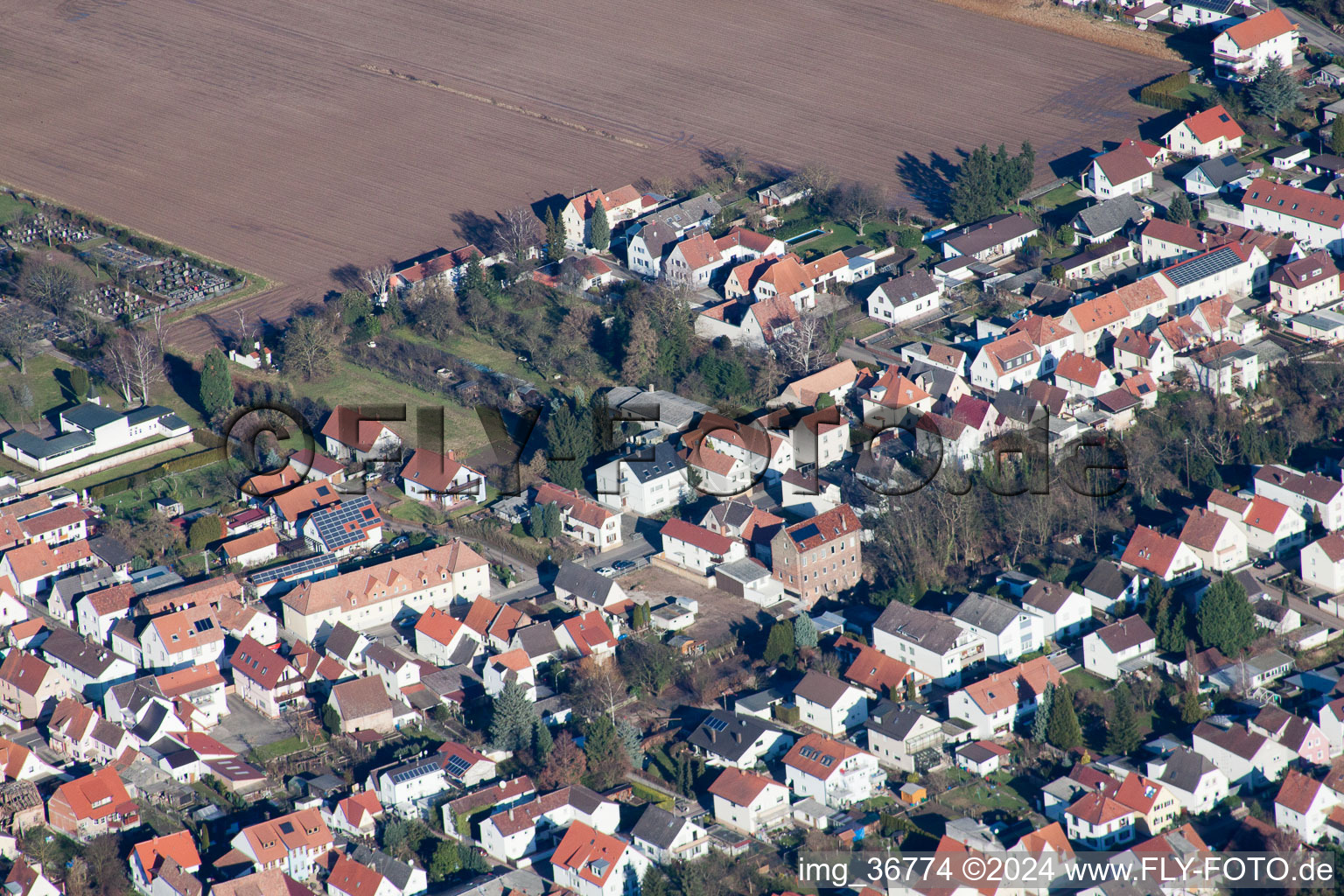 Lingenfeld im Bundesland Rheinland-Pfalz, Deutschland aus der Vogelperspektive