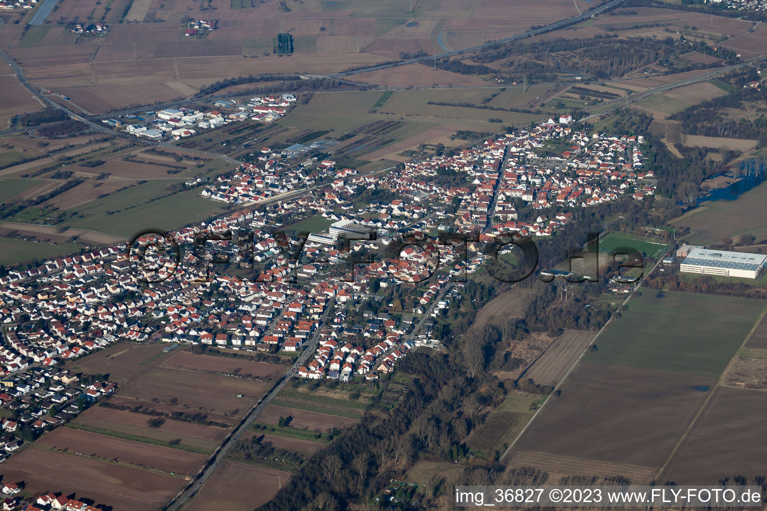 Ortsteil Heiligenstein in Römerberg im Bundesland Rheinland-Pfalz, Deutschland aus der Drohnenperspektive