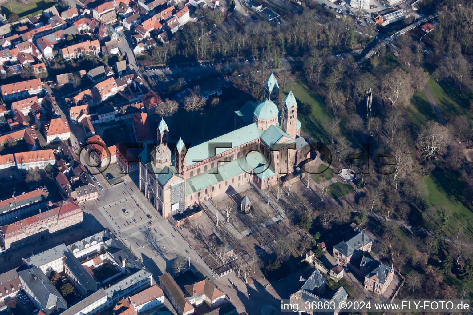 Luftbild von Kirchengebäude des Domes in der Altstadt in Speyer im Bundesland Rheinland-Pfalz, Deutschland