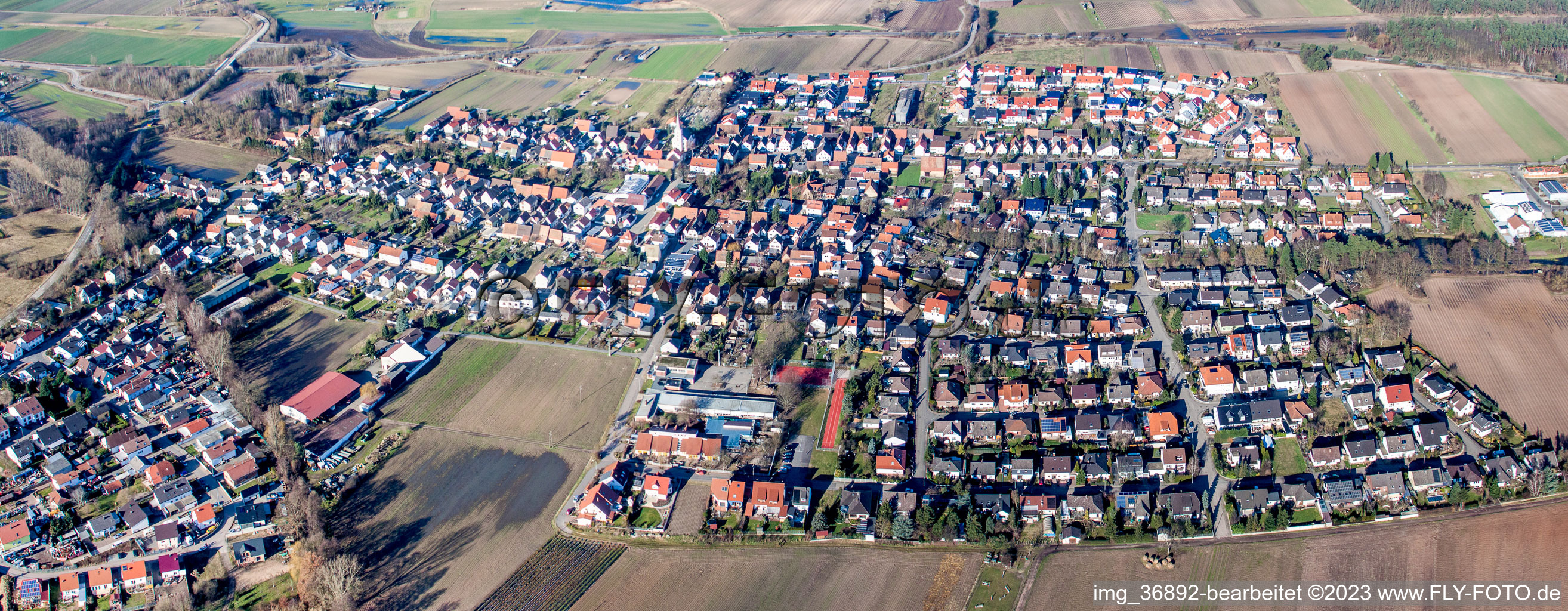 Hanhofen im Bundesland Rheinland-Pfalz, Deutschland von der Drohne aus gesehen