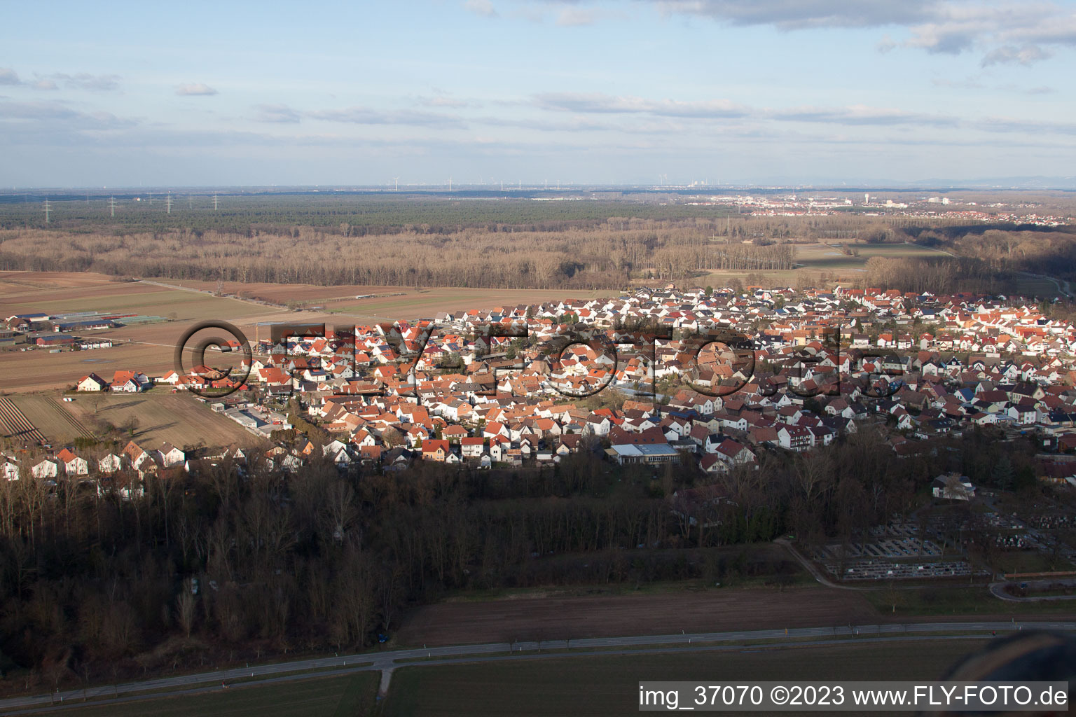 Schrägluftbild von Hördt im Bundesland Rheinland-Pfalz, Deutschland