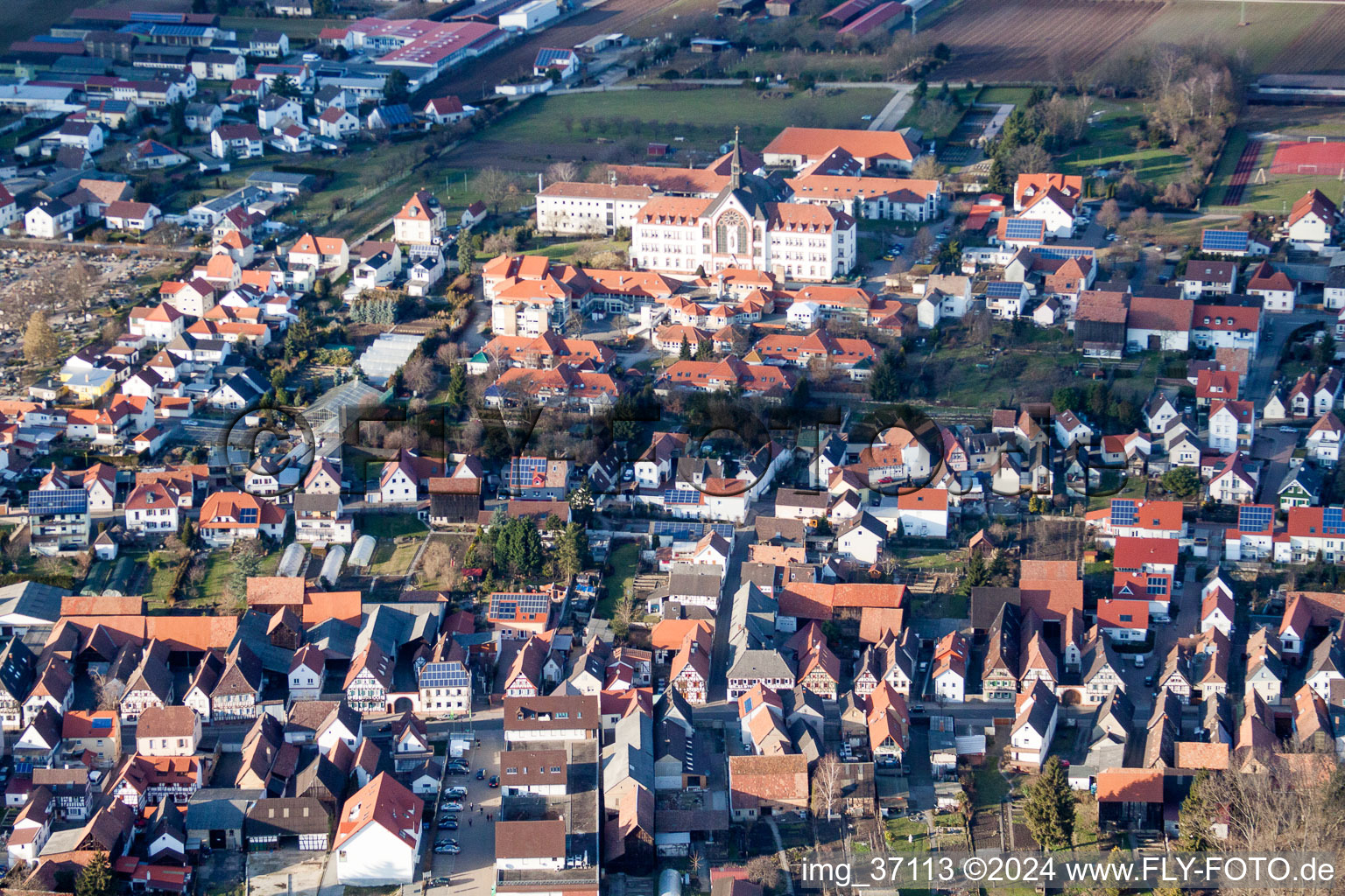 Luftbild von Gebäudekomplex des St. Paulus Stift - Jacob-Friedrich-Bussereau-Stiftung in Herxheim bei Landau (Pfalz) in Herxheim bei Landau/Pfalz im Bundesland Rheinland-Pfalz, Deutschland