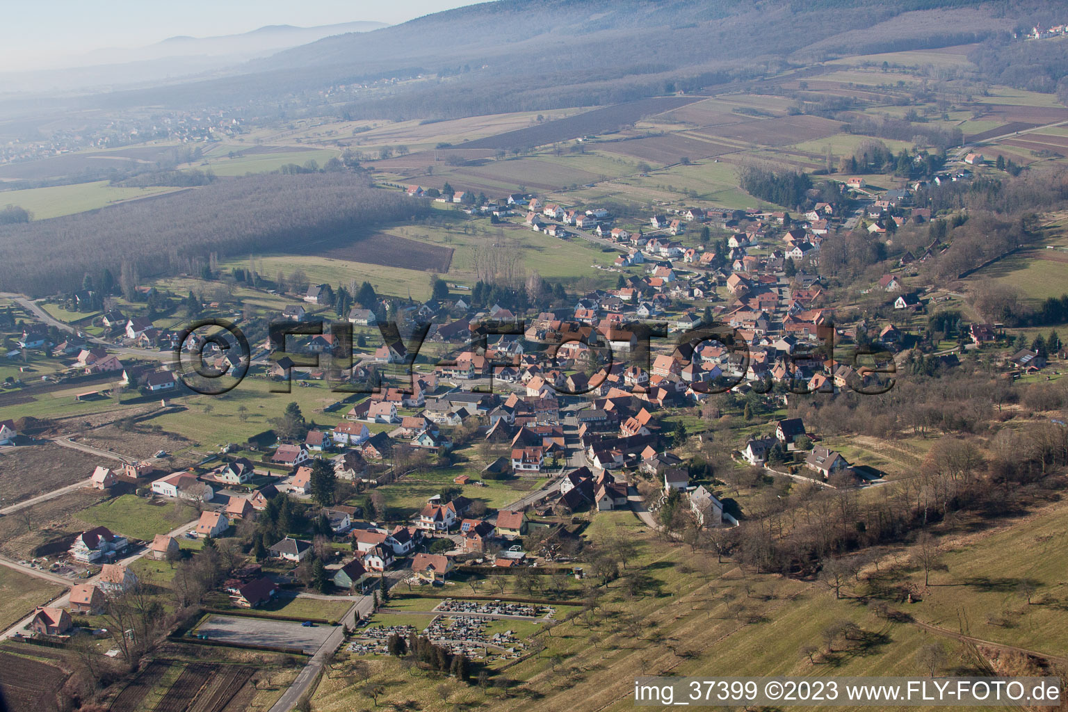 Drohnenaufname von Lobsann im Bundesland Bas-Rhin, Frankreich