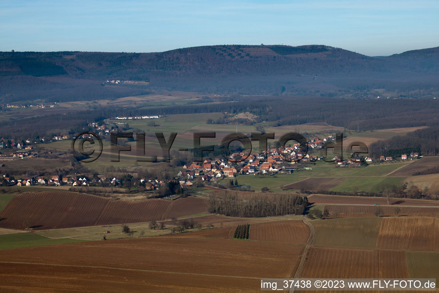Drohnenbild von Kutzenhausen im Bundesland Bas-Rhin, Frankreich
