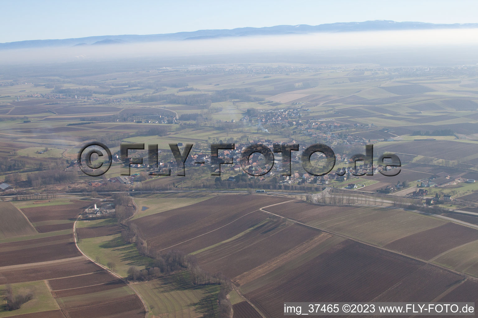 Schœnenbourg im Bundesland Bas-Rhin, Frankreich aus der Drohnenperspektive