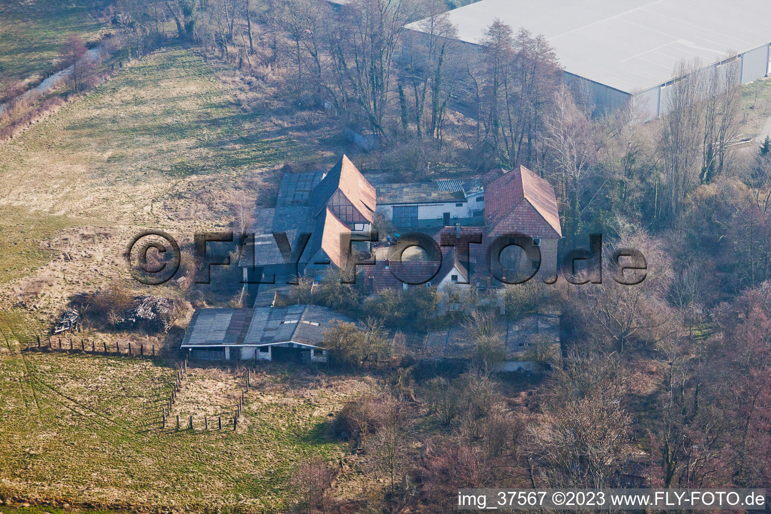 Schrägluftbild von Minderslachen, Barthelsmühle in Kandel im Bundesland Rheinland-Pfalz, Deutschland