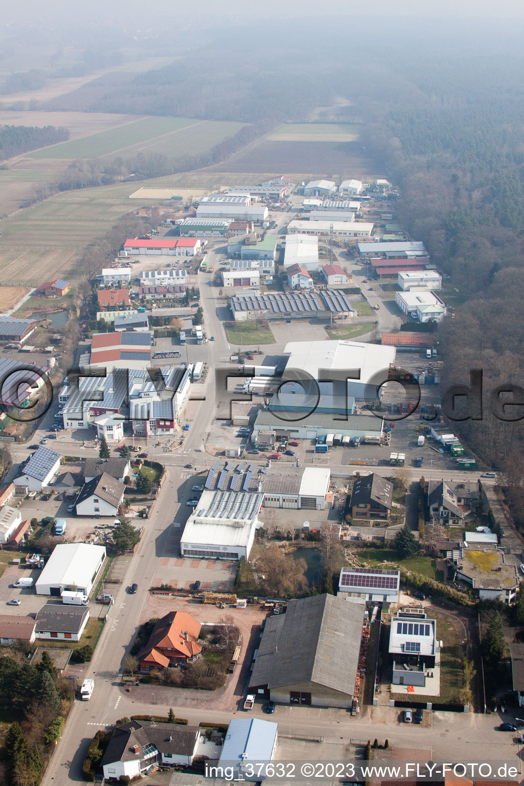Luftaufnahme von Herxheim, Gewerbegebiet Gäxwald in Herxheim bei Landau/Pfalz im Bundesland Rheinland-Pfalz, Deutschland