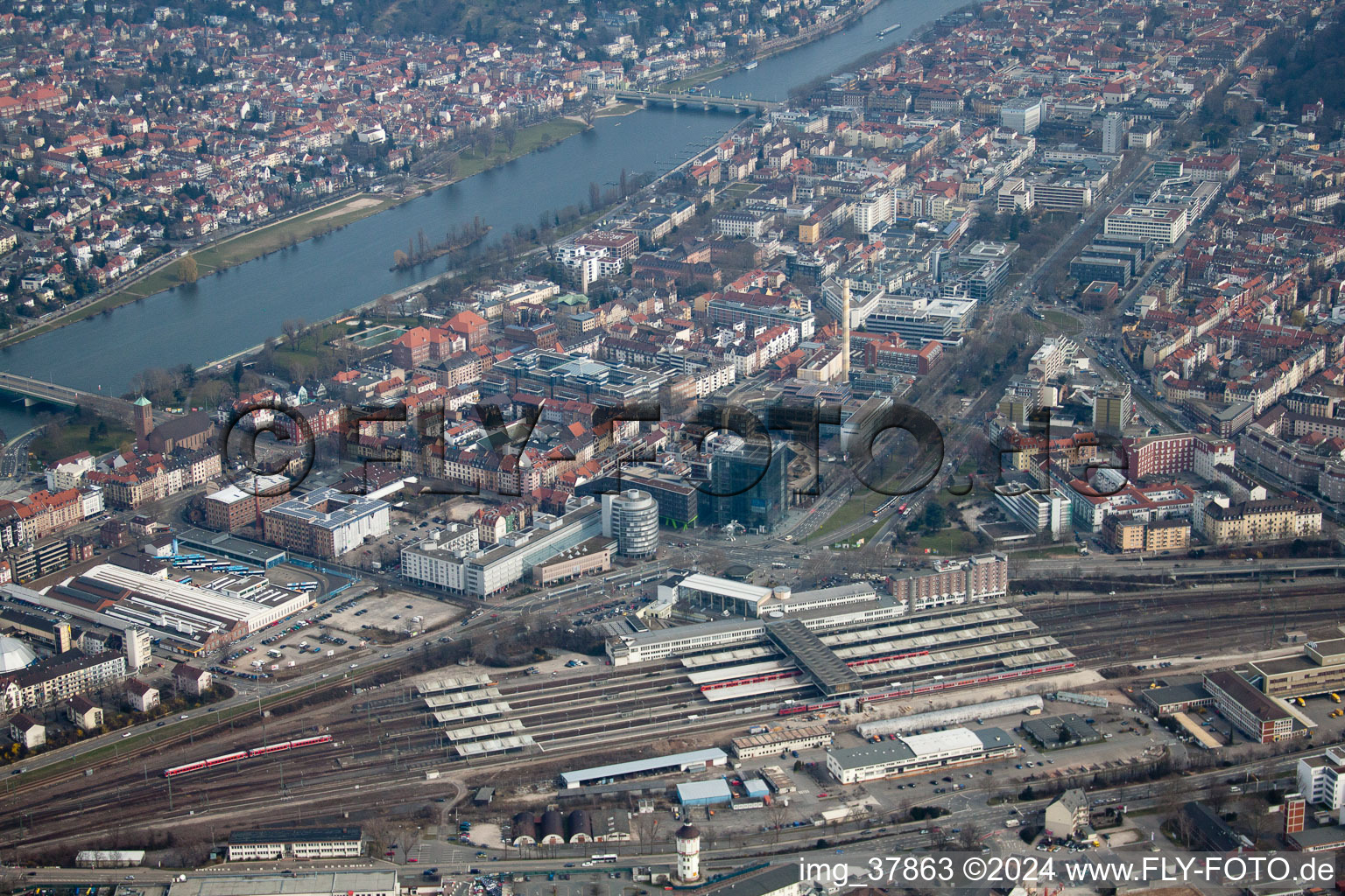 Hauptbahnhof Heidelberg im Ortsteil Weststadt im Bundesland Baden-Württemberg, Deutschland