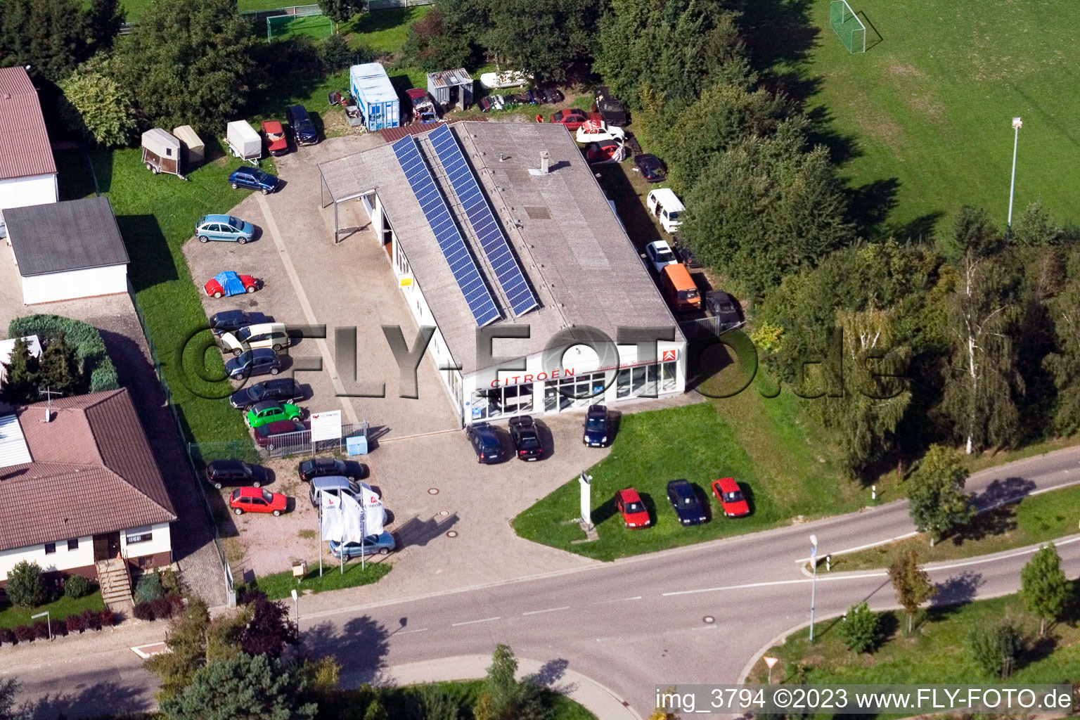 Luftaufnahme von Winden, Autohaus Schwind im Bundesland Rheinland-Pfalz, Deutschland