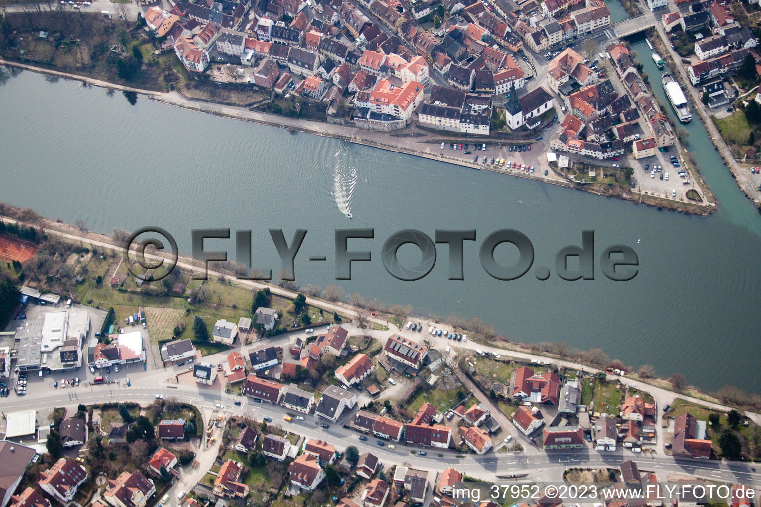 Neckargemünd im Bundesland Baden-Württemberg, Deutschland von der Drohne aus gesehen