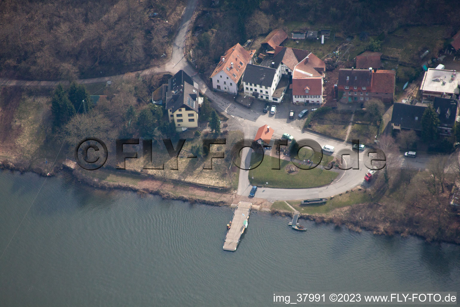 Luftbild von Neckarhäuserhof, Fähre über den Neckar nach Neckarhausen im Bundesland Hessen, Deutschland