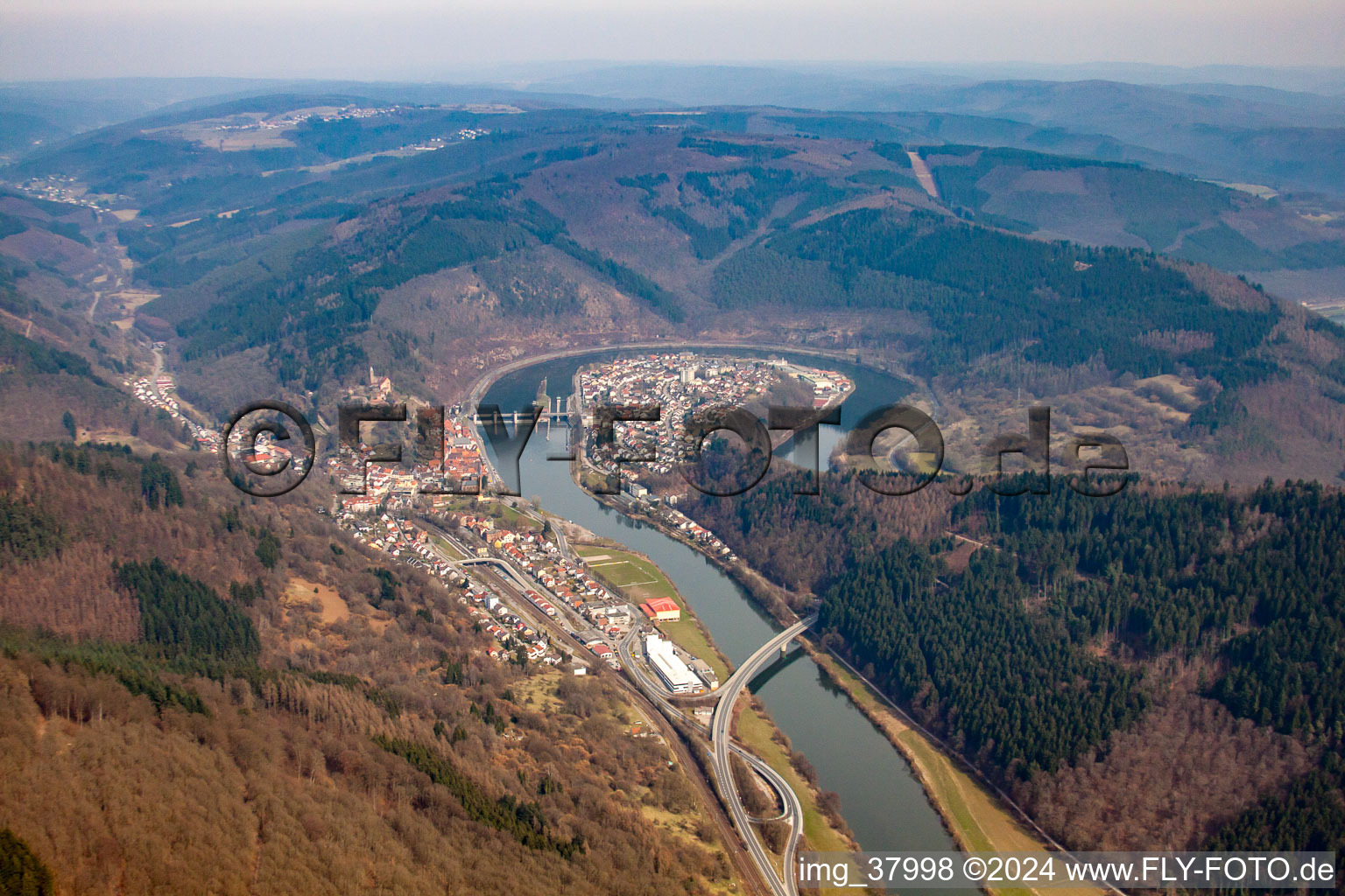 Luftbild von In der Neckarschleife in Hirschhorn im Bundesland Hessen, Deutschland