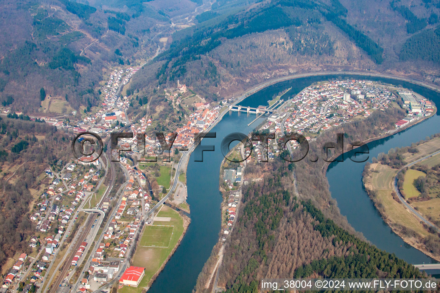 Luftbild von Ortsteil Ersheim in der Neckarschleife in Hirschhorn im Bundesland Hessen, Deutschland