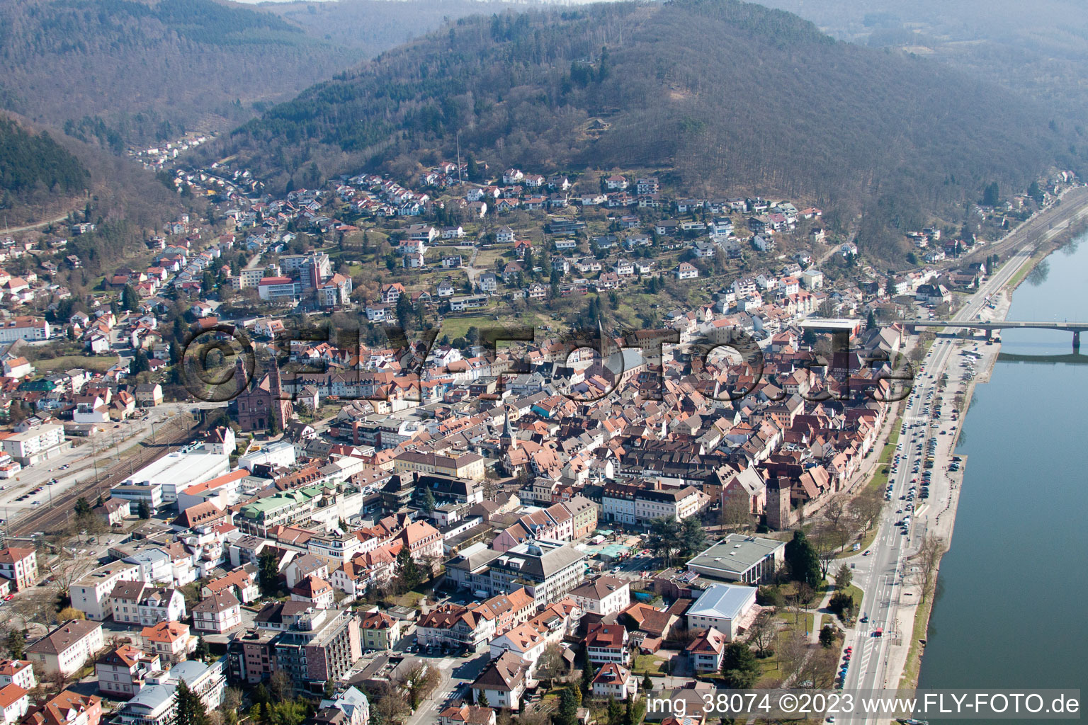 Eberbach im Bundesland Baden-Württemberg, Deutschland von der Drohne aus gesehen