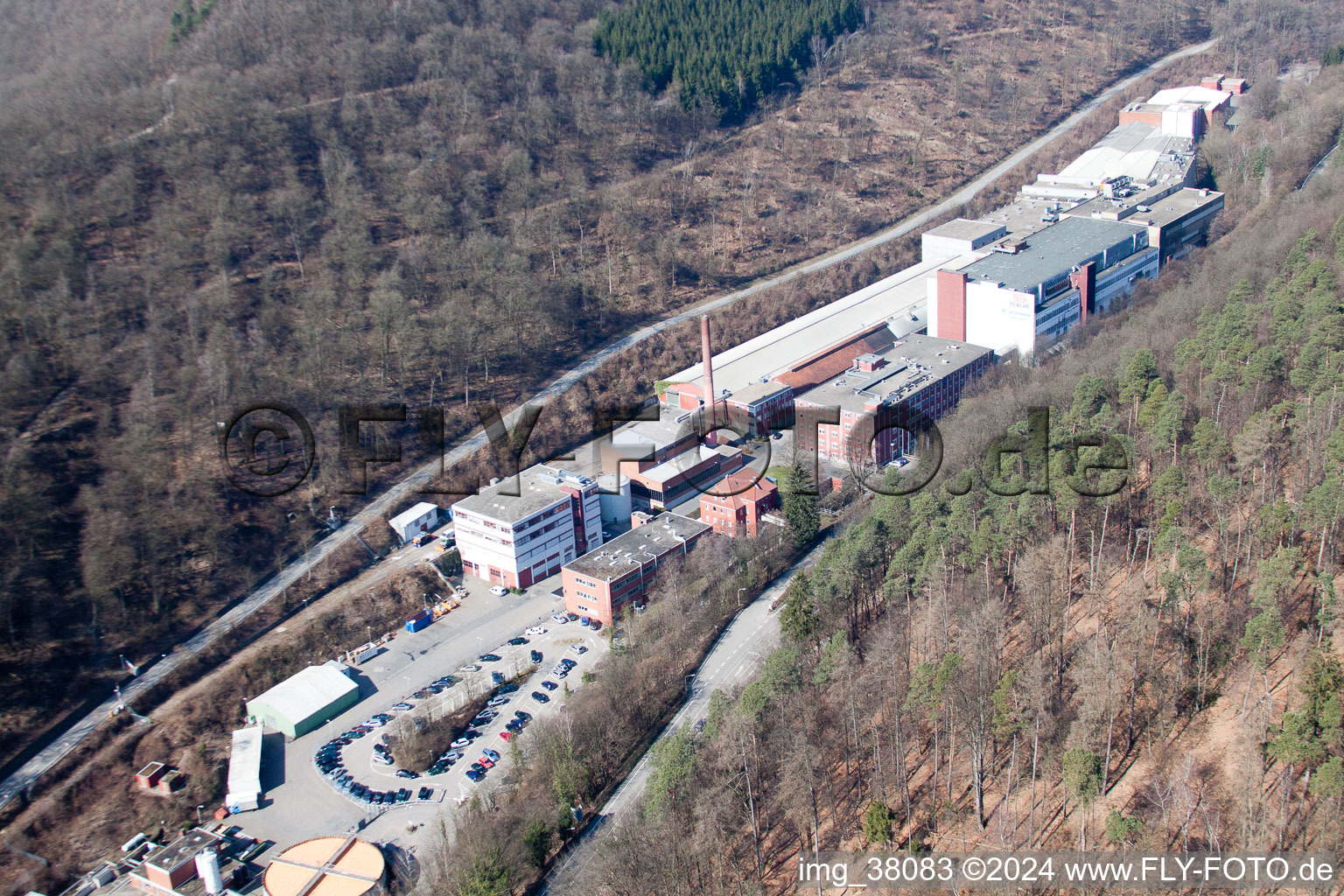 Luftbild von Gebäude und Produktionshallen auf dem Werksgelände Gelita AG in Eberbach im Bundesland Baden-Württemberg, Deutschland