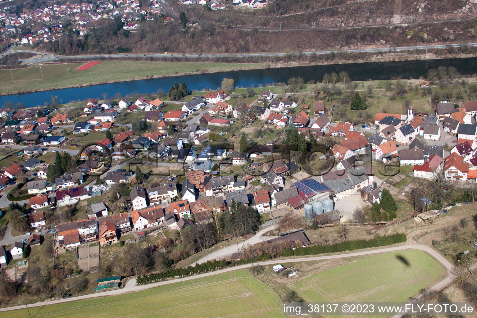 Neckargerach im Bundesland Baden-Württemberg, Deutschland von einer Drohne aus