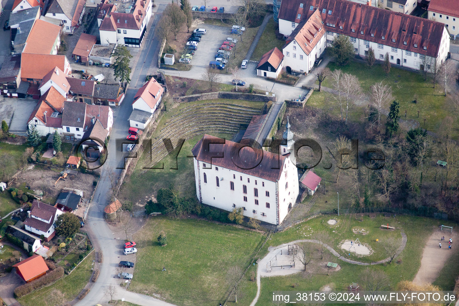 Luftbild von Kirchengebäude der Kapelle Tempelhaus Neckarelz im Ortsteil Neckarelz in Mosbach im Bundesland Baden-Württemberg, Deutschland
