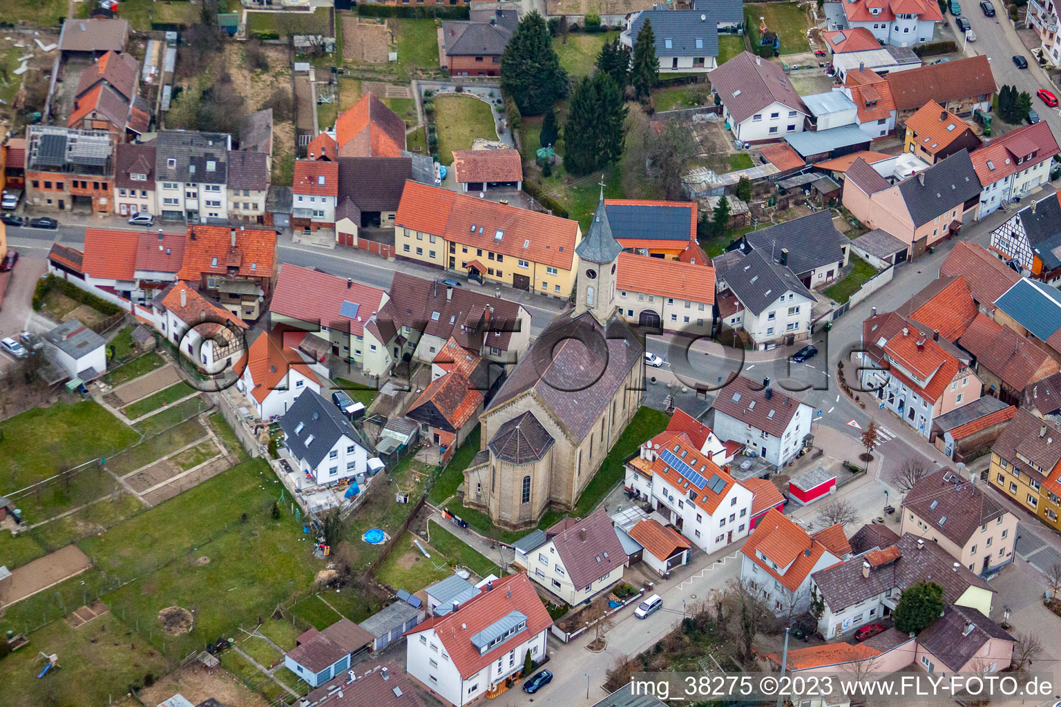 Schrägluftbild von Ortsteil Gölshausen in Bretten im Bundesland Baden-Württemberg, Deutschland