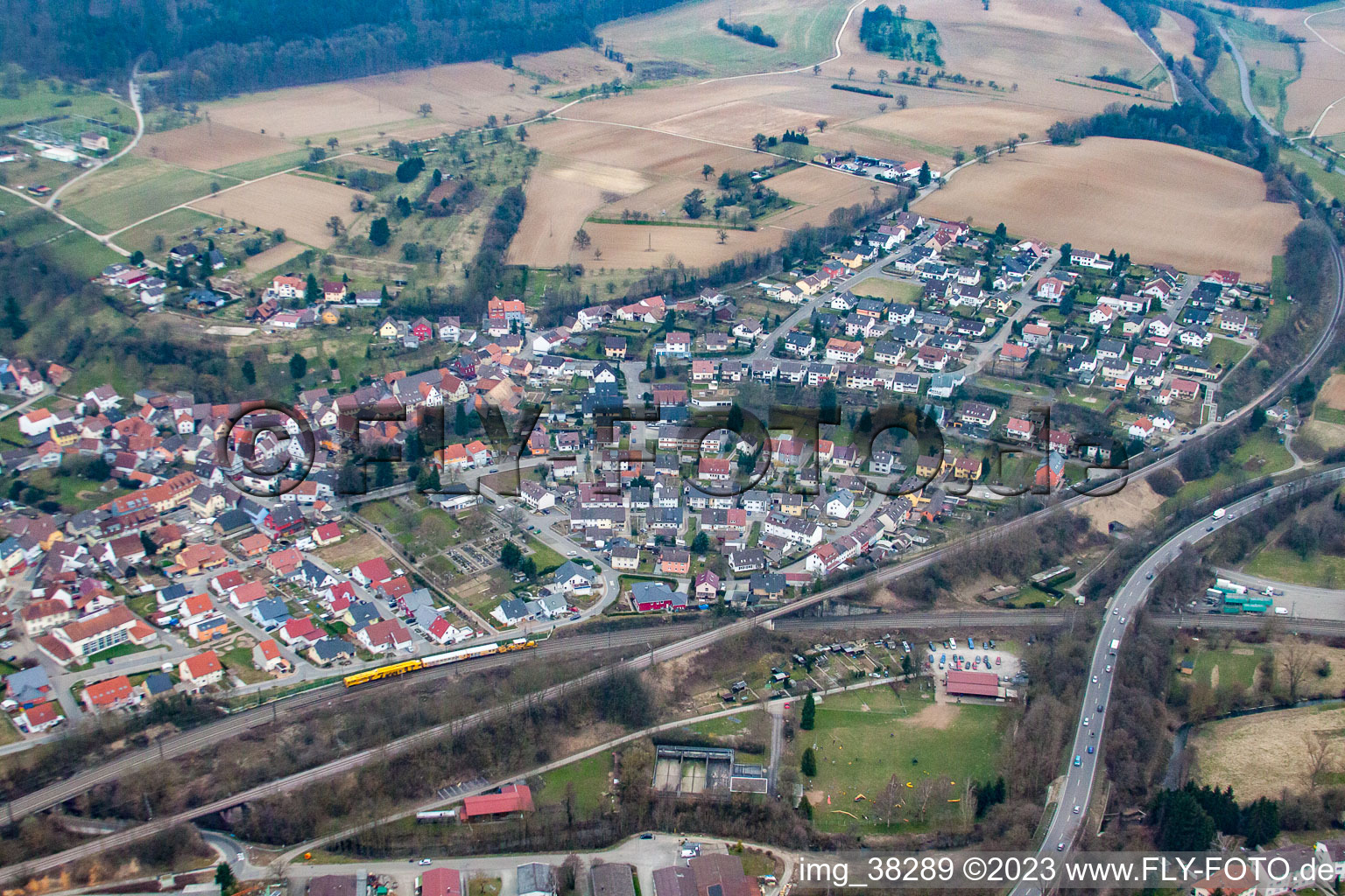 Luftaufnahme von Ortsteil Diedelsheim in Bretten im Bundesland Baden-Württemberg, Deutschland