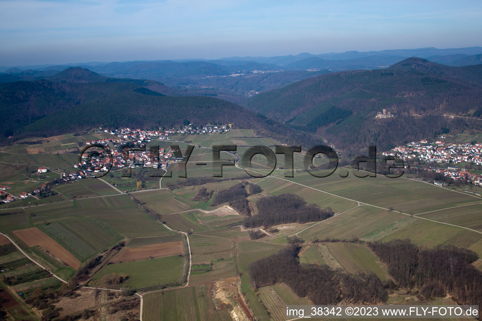 Schrägluftbild von Ortsteil Gleiszellen in Gleiszellen-Gleishorbach im Bundesland Rheinland-Pfalz, Deutschland